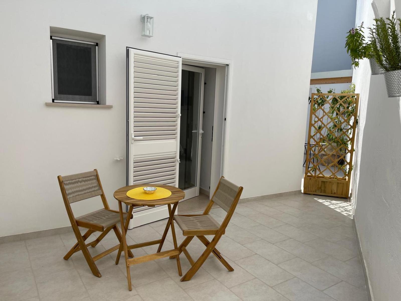 Hotel Cortile Carducci Racale Exterior foto